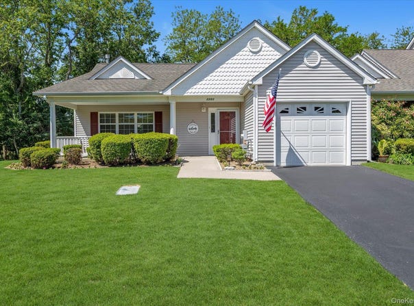2201 Pebble Beach Path, Riverhead, NY 11901