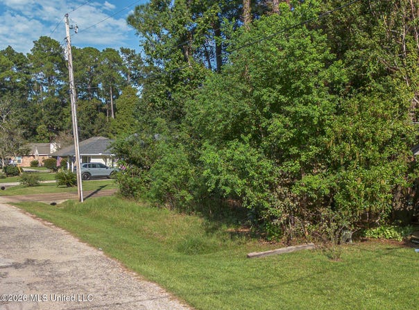 83167 Lola Drive, Diamondhead, MS 39525