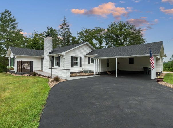 10657 US-60, Ona, WV 25545