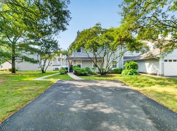 51 Woodmere Dr, Sayreville Boro, NJ 08859-2173