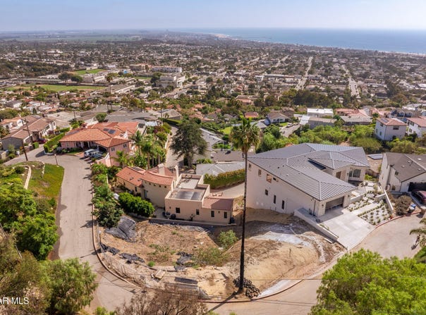 1918 Hillcrest Drive, Ventura, CA 93001