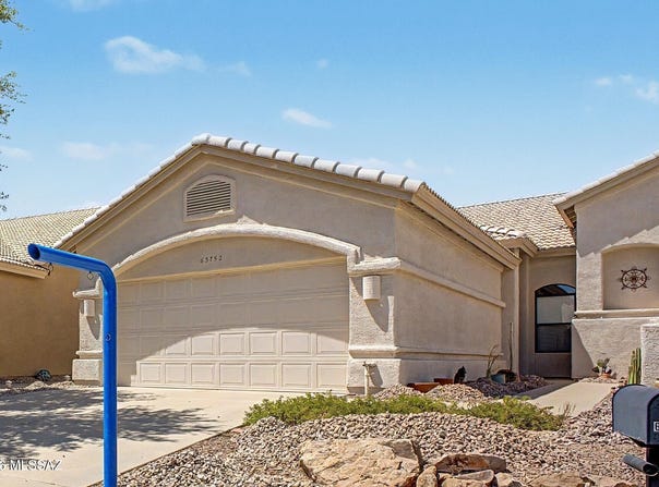63752 E Holiday Drive, Tucson, AZ 85739