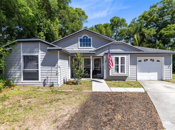 601 ARLINGTON Court, EUSTIS, FL 32726