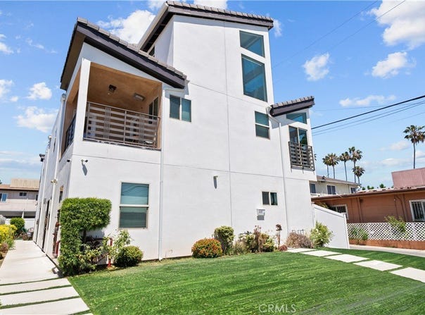 1013 E La Palma, Inglewood, CA 90301
