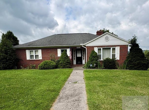 911 Low Gap Rd, PRINCETON, WV 24740