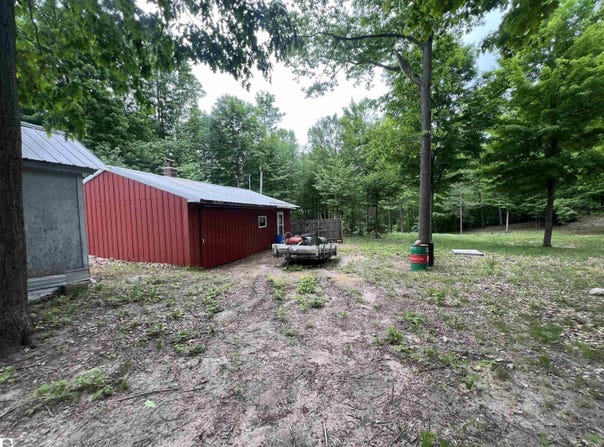 4169 N 25 Road, Mesick, MI 49668-9727