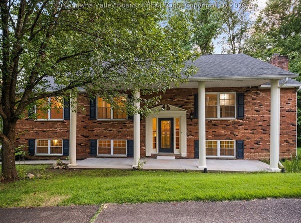 60 Breezy Place, Elkview, WV 25071