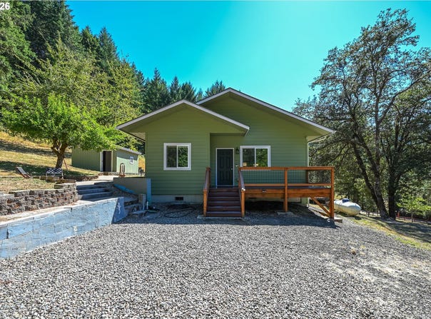 295 WOLF VALLEY Dr, Umpqua, OR 97486