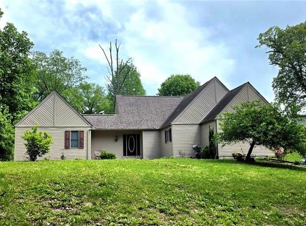 103 Estate Drive, Chester, IL 62233