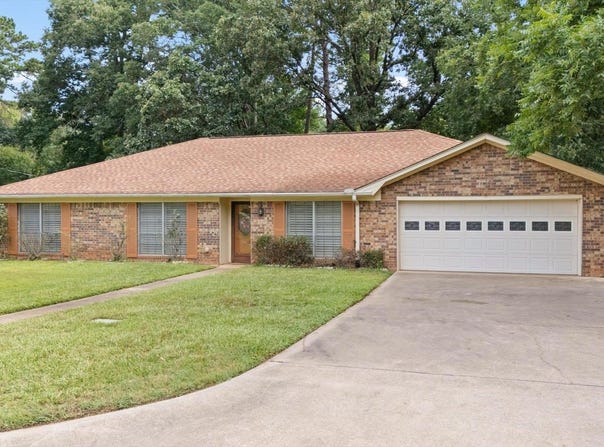 409 Woodway Ln, Longview, TX 75605