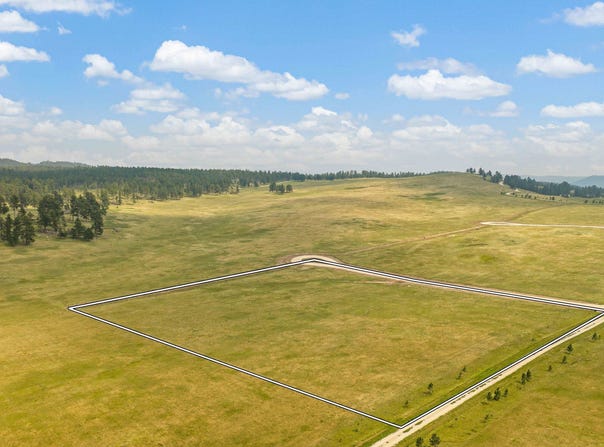 War Bonnet Road, Custer, SD 57730