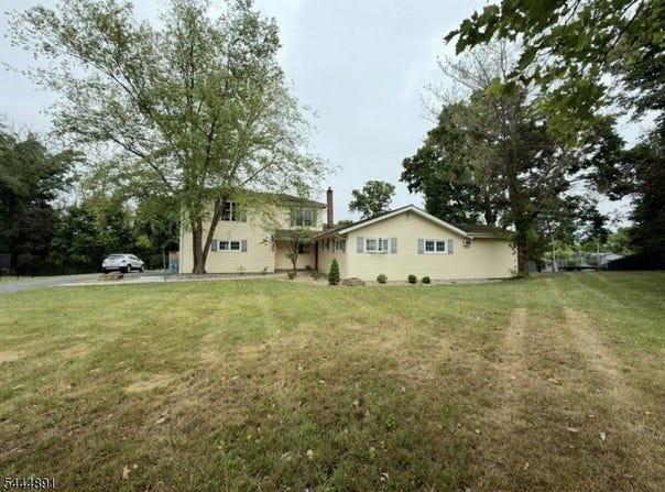 24 Beardslee Rd, Millstone Boro, NJ 08844-5107
