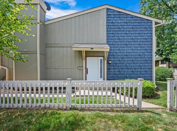 642 Glacier Trail, Roselle, IL 60172