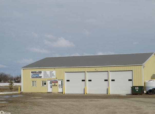 1291 Olive Avenue, Hampton, IA 50441