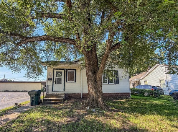 1104 W Williams Street, Danville, IL 61832