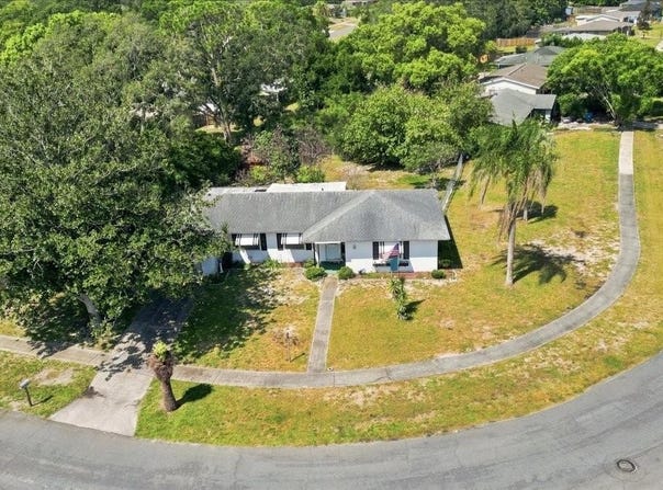 7222 HOLIDAY Drive, SPRING HILL, FL 34606