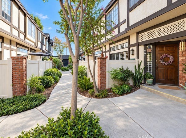 20737 Roscoe Boulevard, Winnetka, CA 91306