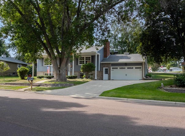 1501 E Otonka Trl, Sioux Falls, SD 57103-4549