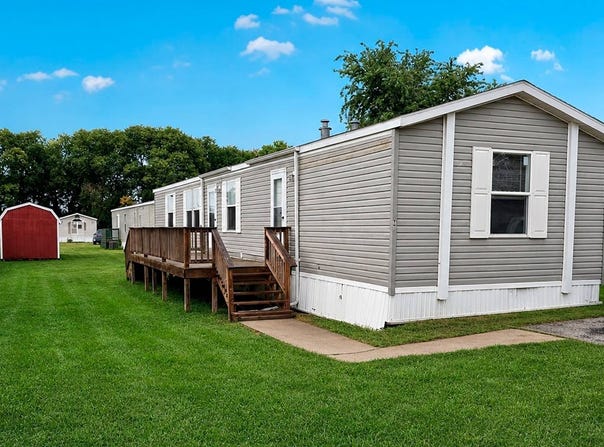 77 Pinewood, Chillicothe, IL 61523