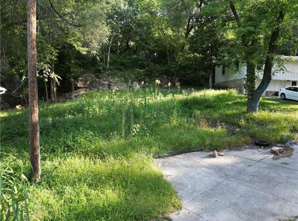 1016 Suntree Place, Kansas City, KS 66103