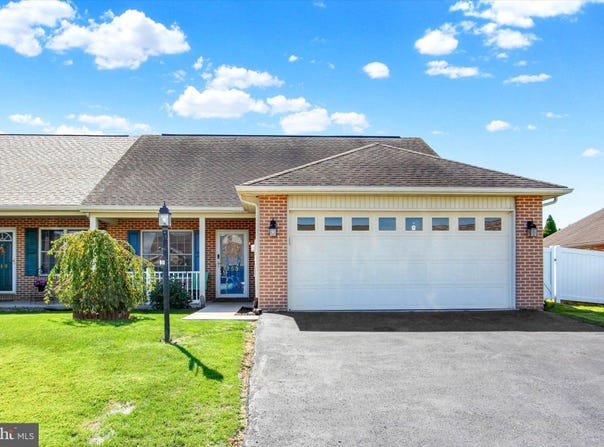 253 LANTERN Lane, CHAMBERSBURG, PA 17201