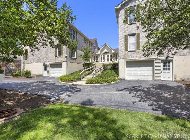 528 Pershing Avenue, Glen Ellyn, IL 60137