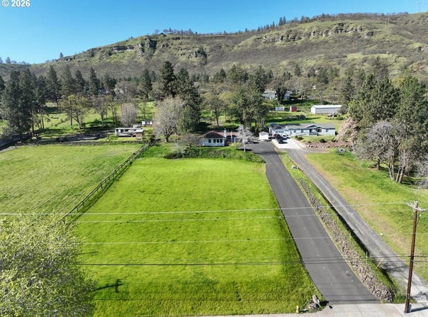 W 10th St, TheDalles, OR 97058
