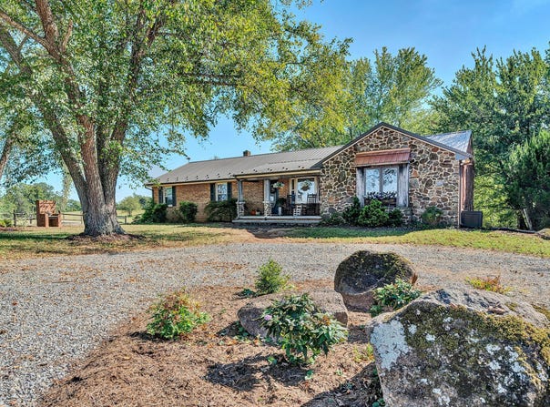 280 Booth Rd, Hardy, VA 24101
