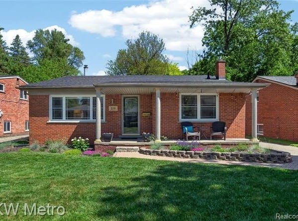 210 W Lawrence Avenue, Royal Oak, MI 48073