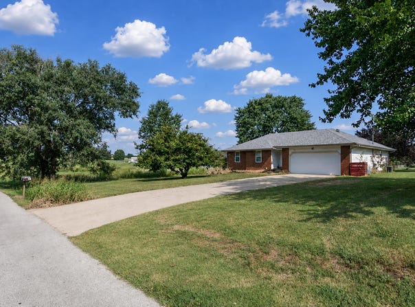 221 E New Melville Road, Willard, MO 65781