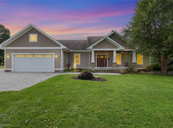 2976 Greenleaf Road, Akron, OH 44312
