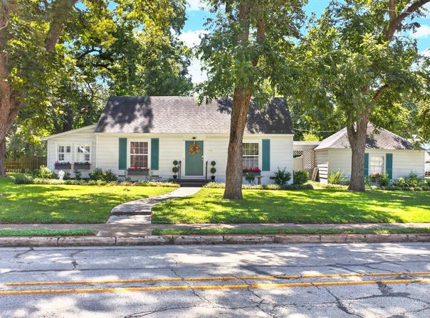 919 E Houston, Crockett, TX 75835