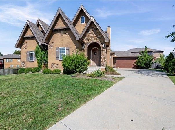 1302 Aberdeen Circle, Raymore, MO 64083