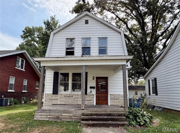 1204 8th Street, Highland, IL 62249