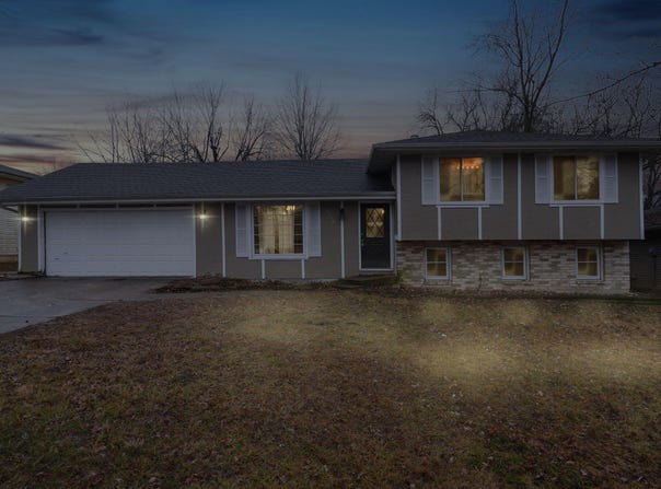 2516 W Blackburn Drive, Springfield, MO 65807