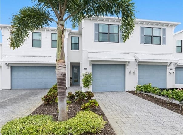 13017 Pembroke Dr, NAPLES, FL 34105