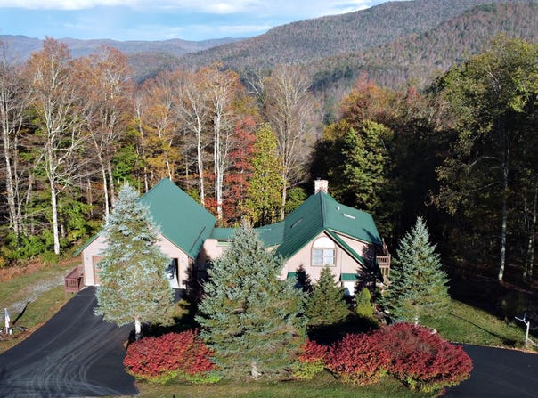 2161 Knob Dr, Slatyfork, WV 26291