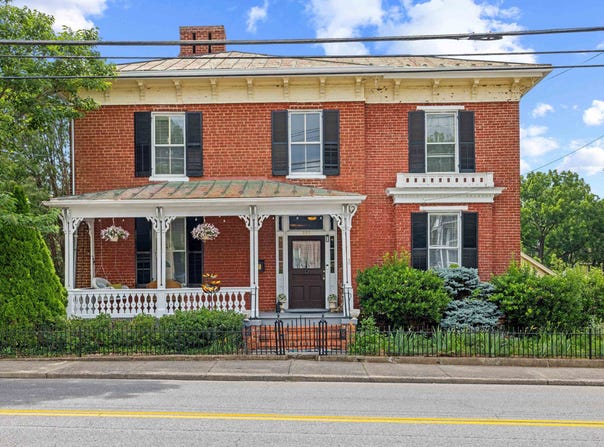 923 N AUGUSTA ST, STAUNTON, VA 24401