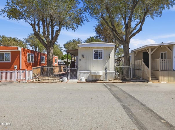 1617 E Avenue I, Lancaster, CA 93535
