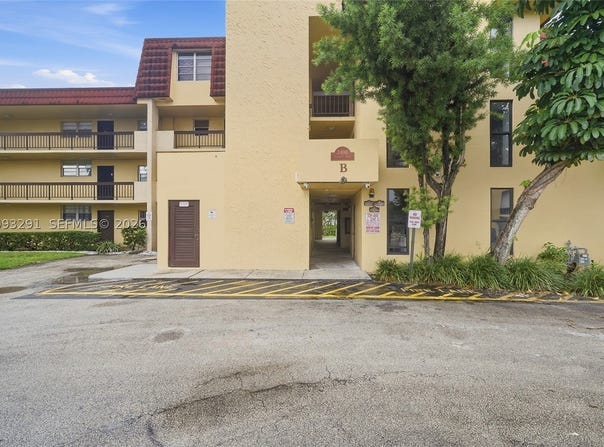 3490 Foxcroft Rd, Miramar, FL 33025