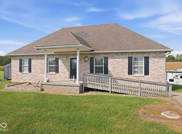 9653 S 200 Road E, Flat Rock, IN 47234