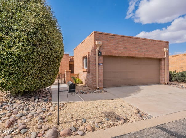 1594 W Calle Hacienda, Green Valley, AZ 85622