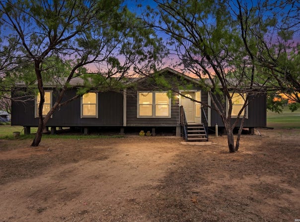 119 Avery Dr, Somerset, TX 78069