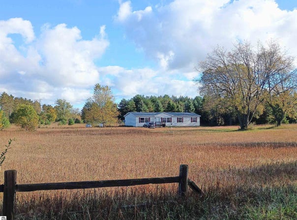 17538 Ridgeway Drive, Thompsonville, MI 49683