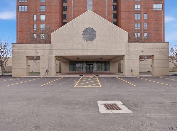 207 Admirals Circle, Buffalo, NY 14202