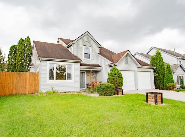 33 Fillmore Lane, Streamwood, IL 60107