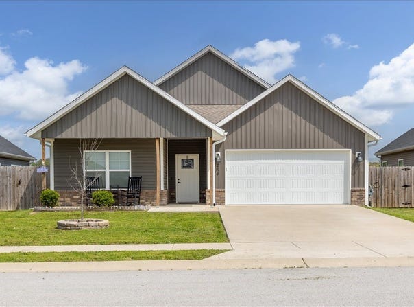 284 Miles Avenue, Gentry, AR 72734