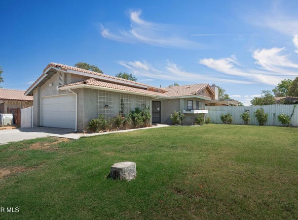 43732 La Paz, Lancaster, CA 93535