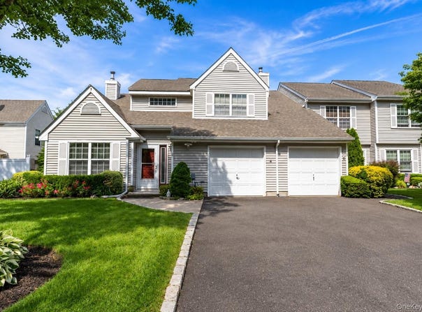 65 Mystic Circle, Bay Shore, NY 11706