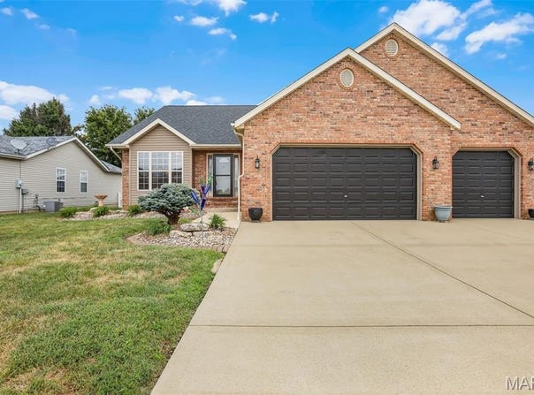 522 Deer Run, Moro, IL 62067
